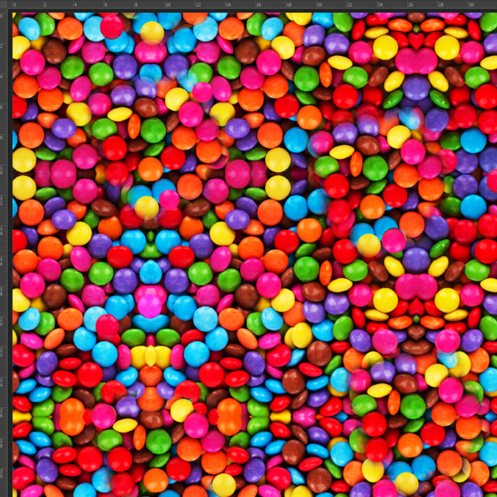 Dresówka z pętelką kolorowe cukierki czekoladowe  - druk cyfrowy