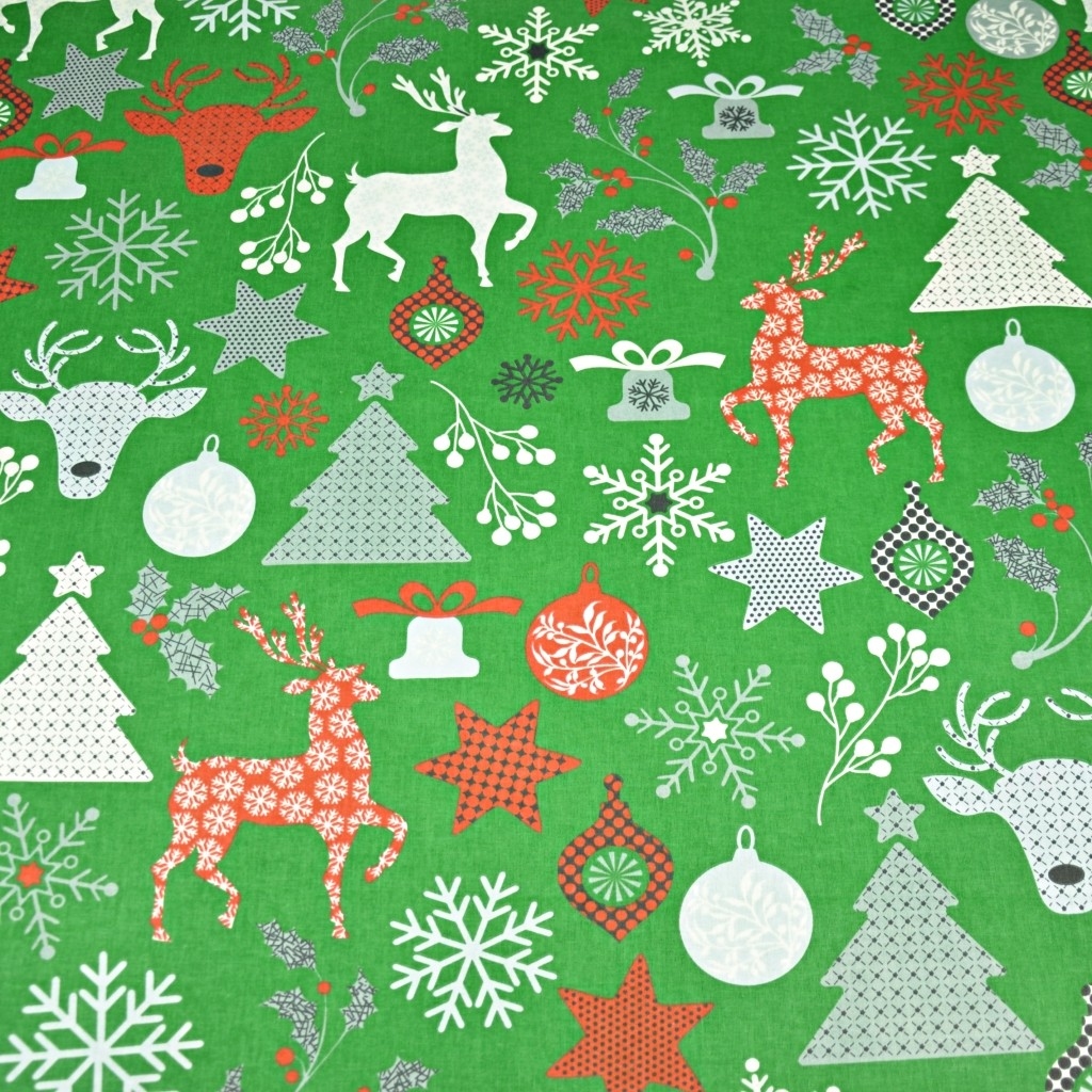 Tkanina bawełniana of wzór świąteczny jelonki z choinkami na zielonym tle