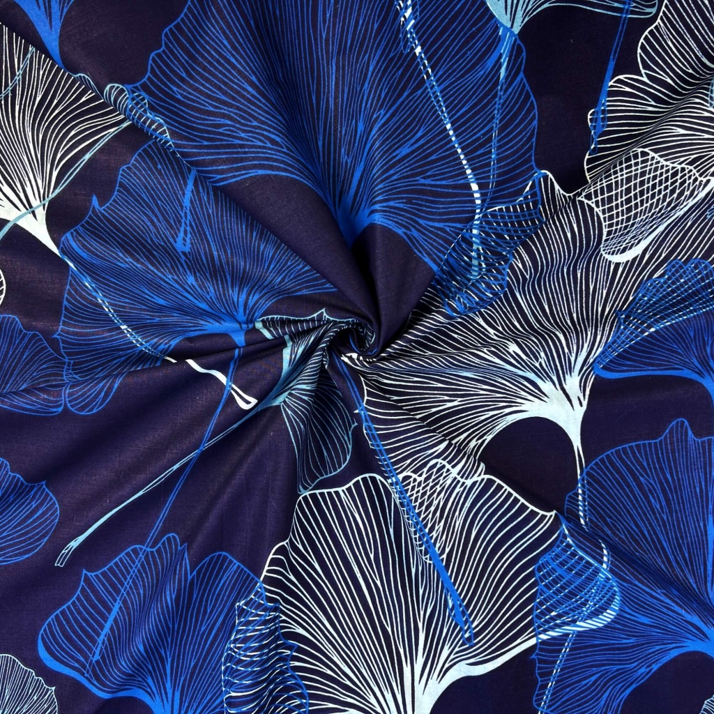 Tkanina bawełniana liście miłorząb błękitno szafirowe na granatowym tle - 220cm