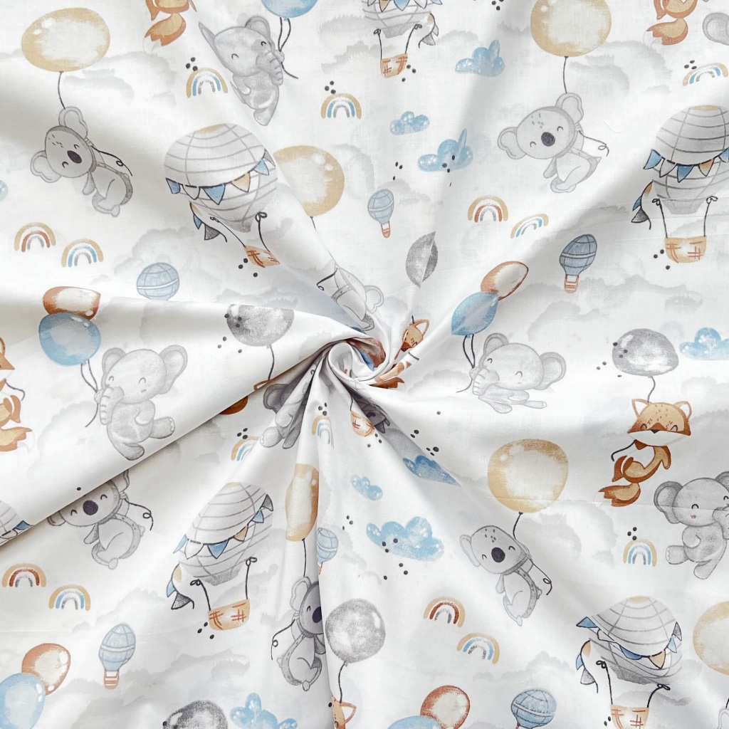 Tkanina bawełniana zwierzątka z balonikami niebiesko beżowymi na białym tle