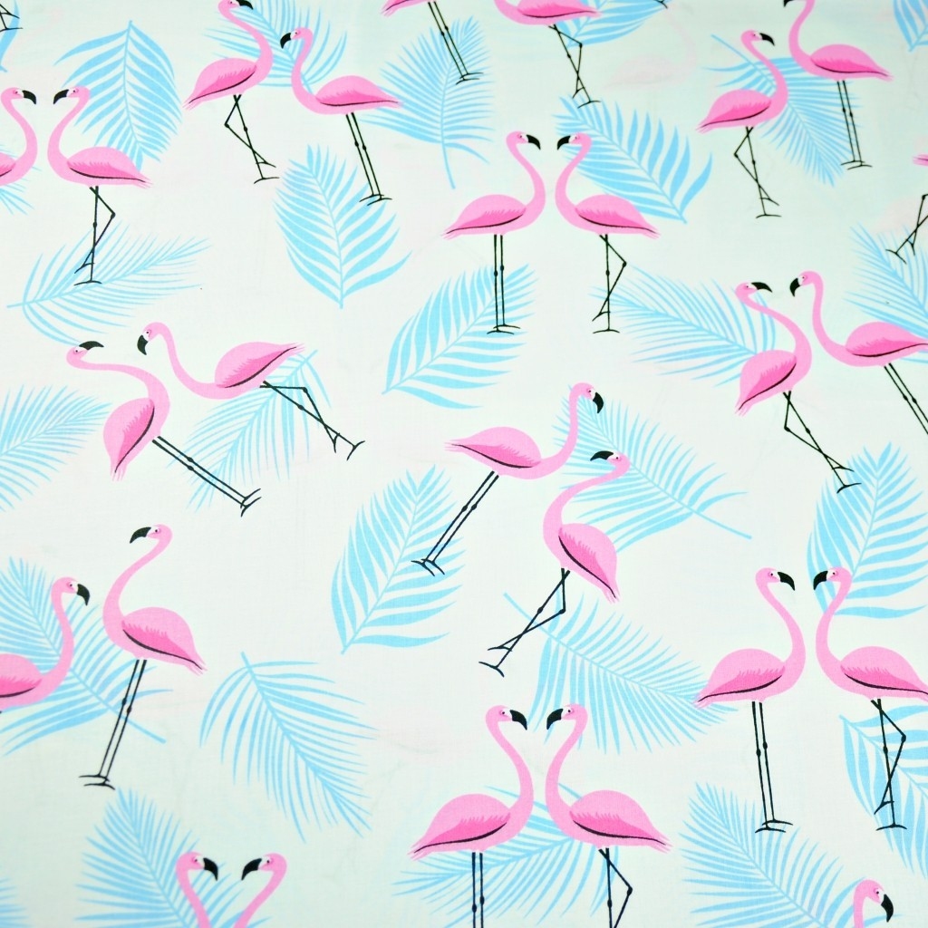 Tkanina w flamingi z listkami różowo błękitne na białym tle