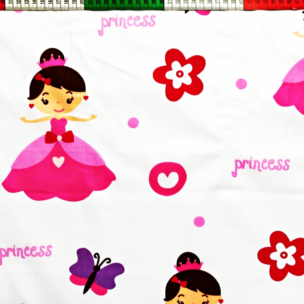 Tkanina w princess różowa na białym tle