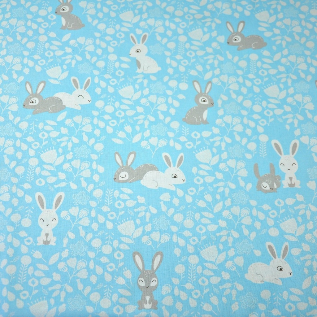 Tkanina w króliki biało szare na niebieskim tle
