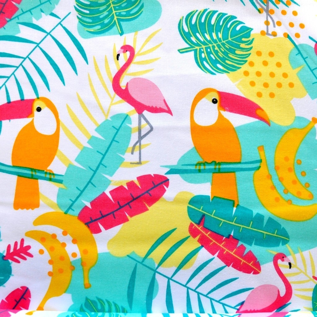 Tkanina w tukany i flamingi kolorowe pastelowe na białym tle