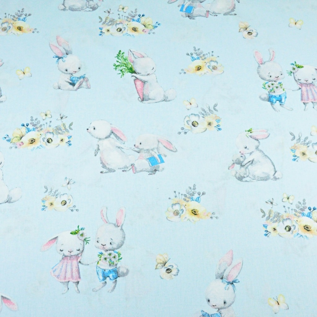 Tkanina zakochane króliki na niebieskim tle