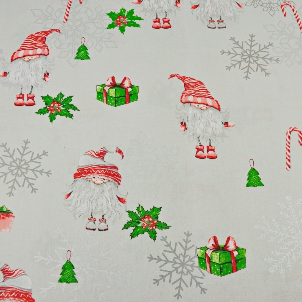 Tkanina wzór świąteczny skrzaty w parach ze posrebrzonymi śnieżynkami na szarym tle